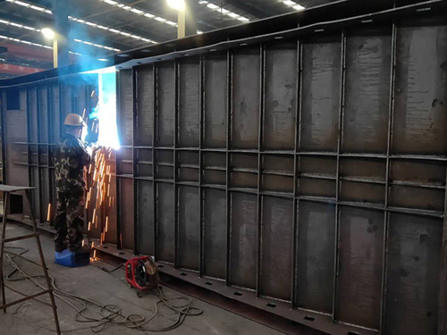 Workers of Shiheng Special Steel Project are working hard to speed up the manufacturing process